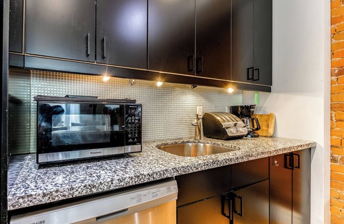 Palmerston Apartment | Fire It Up In Little Italy 3 Bedrooms And Fireplace