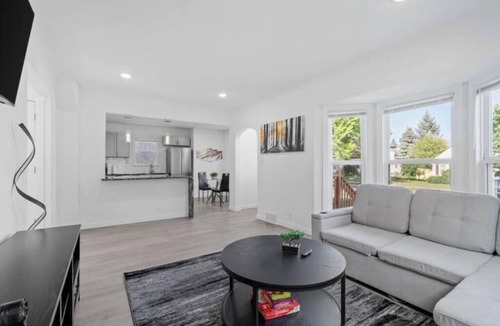 Nokomis House | Fire Pit 8 Mins From airport 10 Mins from MOA