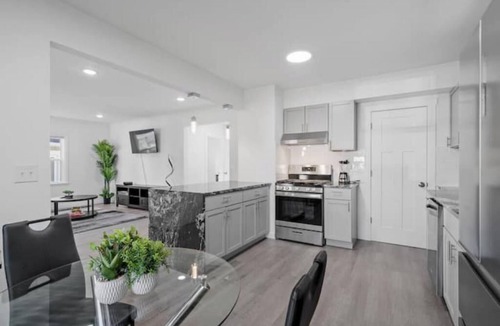 Nokomis House | Fire Pit 8 Mins From airport 10 Mins from MOA