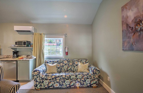 Downtown Branson Cottage | Fire Pit Access: Cozy Dtwn Branson Cottage!