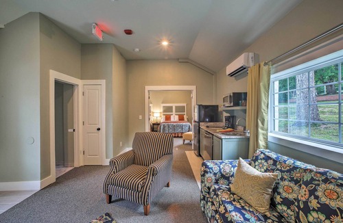 Downtown Branson Cottage | Fire Pit Access: Cozy Dtwn Branson Cottage!