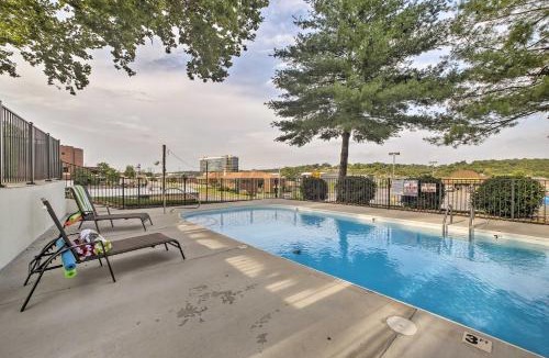 Downtown Branson House | Fire Pit Access: Cozy Dtwn Branson Cottage!