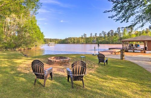 Milledgeville House | Fire Pit and Dock Waterfront Lake Sinclair Getaway!
