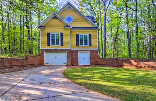 Milledgeville House | Fire Pit and Dock Waterfront Lake Sinclair Getaway!