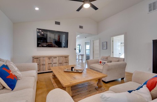 Dripping Springs House | Fire Pit and Deck Secluded Dripping Springs Retreat