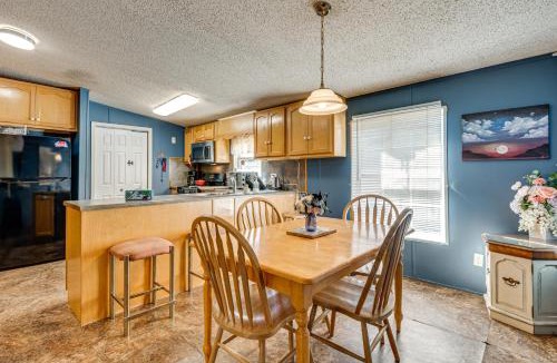 Mountville House | Fire Pit and Deck Pet-Friendly Luthersville Home!