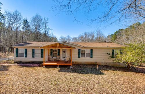 Mountville House | Fire Pit and Deck Pet-Friendly Luthersville Home!
