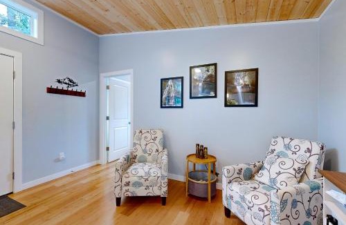 Carson House | Fire Pit and Mtn Views! Cabin, Steps to Wind River