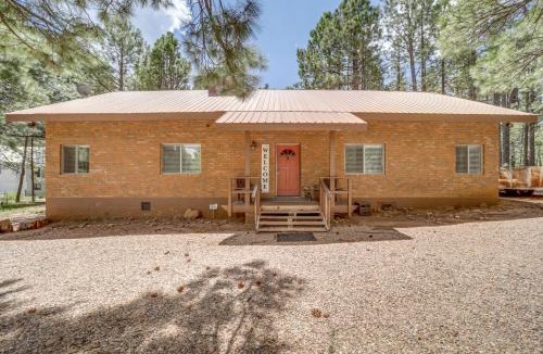 Heber House | Fire Pit and Grill Spacious Forest Lakes Chalet