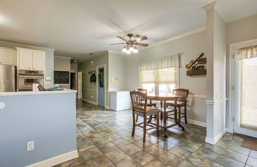 Cordova House | Fire Pit BBQ Patio Kids Playground Sleeps 12