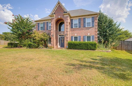 Cordova House | Fire Pit BBQ Patio Kids Playground Sleeps 12