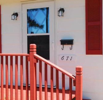 Grubville House | Fire Pit Cabin Retreat - Sleeps 6 - 1hr from STL
