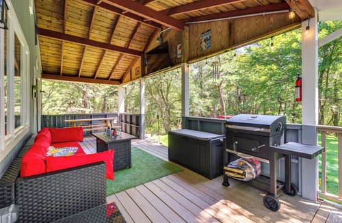 Long Pond House | Fire Pit & Community Beach: Poconos Getaway!