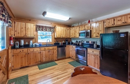 Robbinsville Cabin | Fire Pit - Covered Porch - Gas Grill