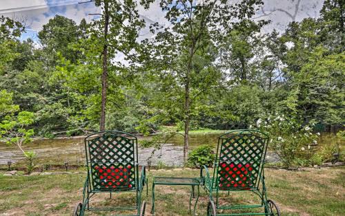 Townsend Apartment | Fire Pit & Deck! Cozy Smoky Mtn Retreat on River