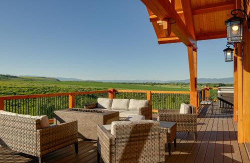 Felt House | Fire Pit, Deck + Hot Tub: Idaho Group Getaway!