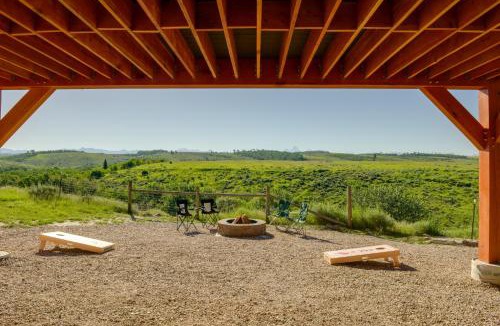 Felt House | Fire Pit, Deck + Hot Tub: Idaho Group Getaway!