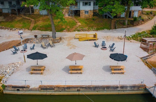 Lakeside Cabin | Fire pit, dock, ramp, full kitchen, water toys