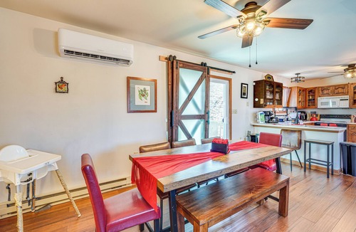 Bushkill Cabin | Fire Pit & Gas Grill: Charming Poconos Abode!