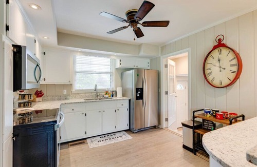 Hermitage House | Fire Pit, Great Neighborhood, 15 Min to Broadway!