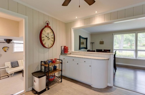 Hermitage House | Fire Pit, Great Neighborhood, 15 Min to Broadway!