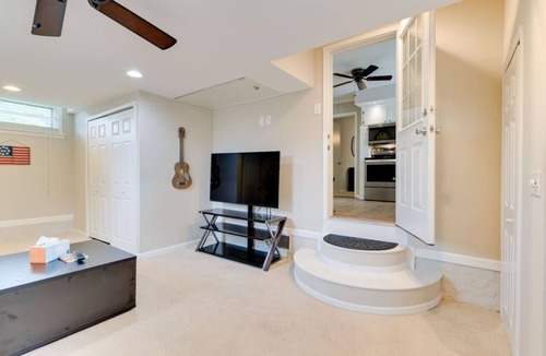 Hermitage House | Fire Pit, Great Neighborhood, 15 Min to Broadway!