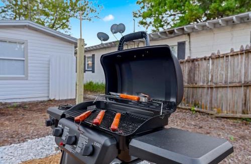 College Park House | Fire Pit + Grill + 2MI to DT Orlando