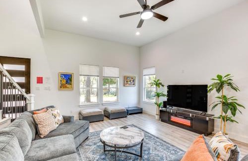 Gun Barrel City House | Fire Pit + Grill: Lakeside Gun Barrel City Home!