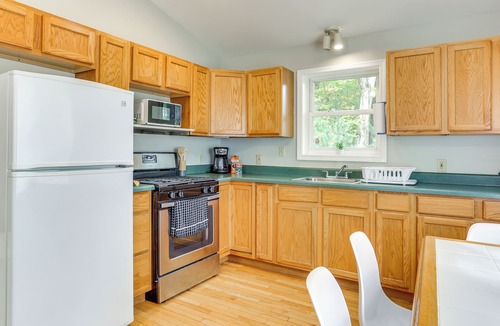 Dingmans Ferry House | Fire Pit & Grill: Remote Escape in Dingmans Ferry!