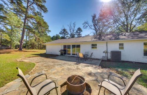 Tyler House | Fire Pit & Grill: Tyler Home on 5 Acres!