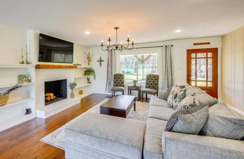 Tyler House | Fire Pit & Grill: Tyler Home on 5 Acres!
