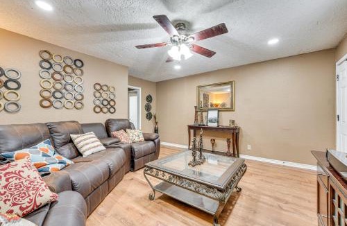 Victoria House | Fire Pit & Grill: Victoria Home Near Downtown