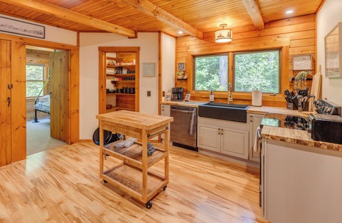 Thornton Cabin | Fire Pit + Gym + Arcade + Private Log Cabin + EV Charger