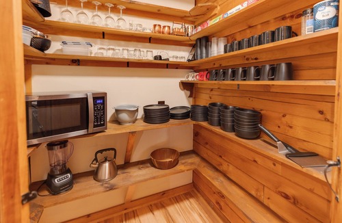 Thornton Cabin | Fire Pit + Gym + Arcade + Private Log Cabin + EV Charger