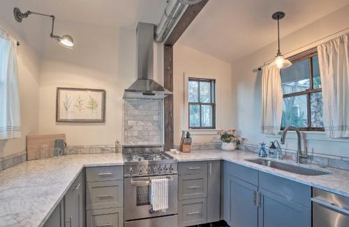 Castroville House | Fire Pit & Hill Country Views! Castroville Cottage