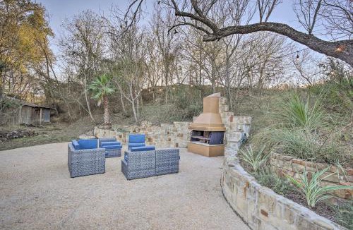 Castroville House | Fire Pit & Hill Country Views! Castroville Cottage