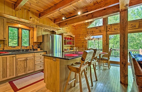 Long Pond Cabin | Fire Pit & Hot Tub: Poconos Family Cabin!