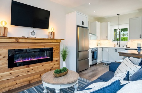 Canandaigua House | Fire Pit | Hot Tub | Sauna| Near Wineries | Sleeps 4