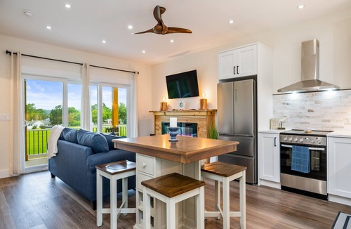 Canandaigua House | Fire Pit | Hot Tub | Sauna| Near Wineries | Sleeps 4