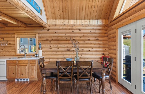 Garden City Cabin | Fire Pit, Lakeview, Hot Tub, 2 Decks & Living Rms