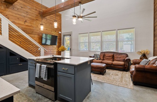 Denison House | Fire pit/Outdoor Games/2 Blocks from Main Street