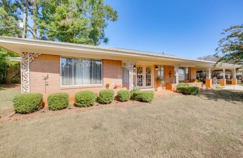Alto House | Fire Pit & Patios: Peaceful Alto Getaway!