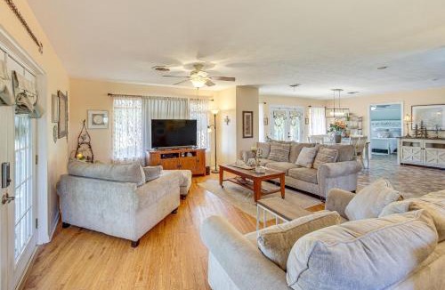 Alto House | Fire Pit & Patios: Peaceful Alto Getaway!