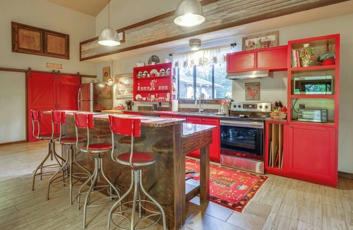 San Antonio Cabin | Fire Pit, Peaceful Porch! Family Cabin By Old Town