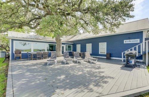 Schulenburg House | Fire Pit, Pickleball, Pool! Schulenburg Farmhouse