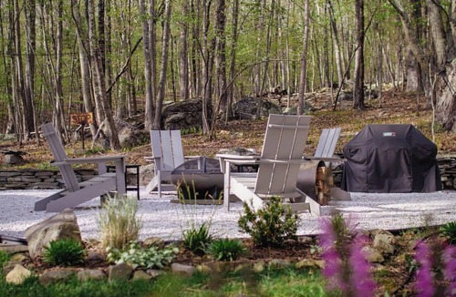 Rowland Cottage | Fire Pit, Private & Stylish | Birdsong Schoolhouse