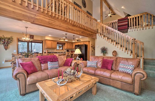 Golden Cabin | Fire Pit + Views: Family Cabin on Table Rock Lake