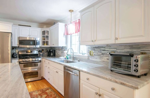 Harwich House | Fire Pit, Walk to Long Pond, Dogs Welcome!