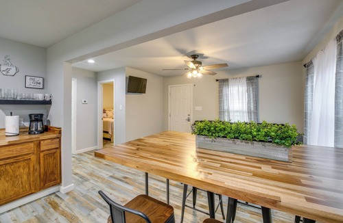 Pearcy Cabin | Fire Pit & Wraparound Deck: Royal Cabin Near Lakes