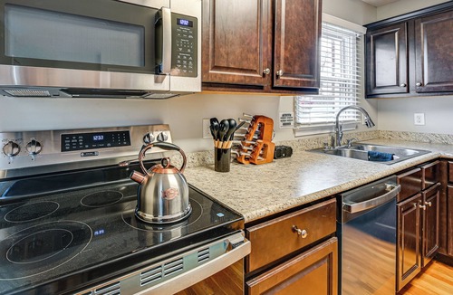 Midway House | Fire Pit + Yard: Peaceful Bluegrass Escape!